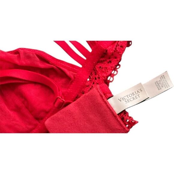 Victoria’s Secret Red Lacy Bra with Front Cross Straps XL NWOT - Picture 3 of 3